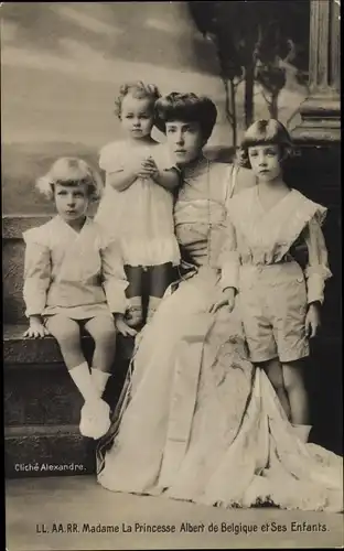 Ak Madame La Princesse Albert de Belgique et Ses Enfants