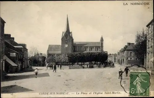 Ak Condé sur Noireau Calvados, La Place et l'Eglise Saint Martin