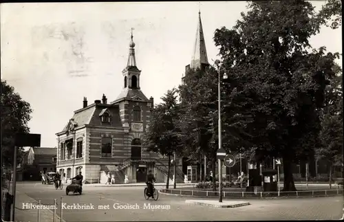 Ak Hilversum Nordholland, Kerkbrink met Gooisch Museum