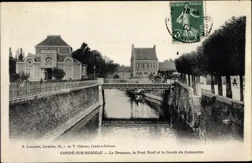 Ak Condé sur Noireau Calvados, La Druance, Pont Neuf, Cercle du Commerce