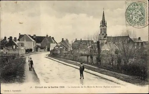 Ak Saint Mars la Brière Sarthe, Circuit de la Sarthe 1906, traversée, Eglise moderne