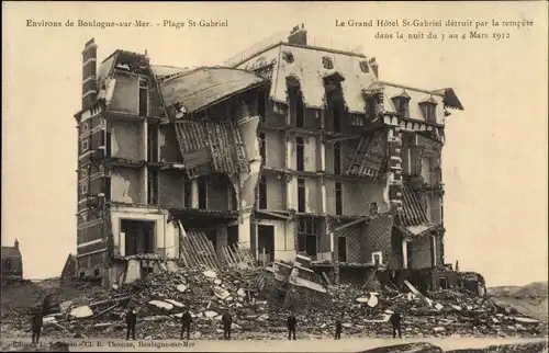 Ak Boulogne sur Mer Pas de Calais, Plage St Gabriel, Le Grand Hotel detruit par la tempete 1912