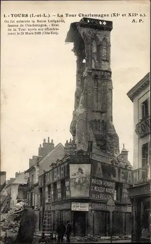 Ak Tours Indre et Loire, La Tour Charlemagne, effondrement 1928