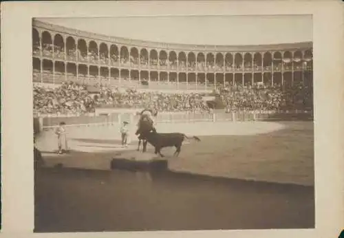 Foto Spanien, um 1890, Stierkampf, Arena, Matador, Torero