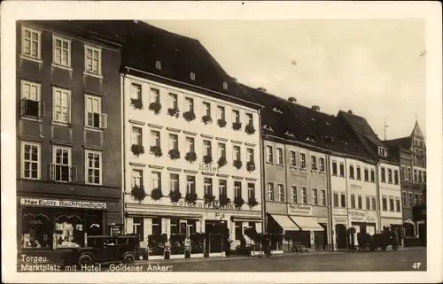 Ak Torgau an der Elbe, Marktplatz, Hotel Goldener Anker, Buchhandlung Max Eulitz