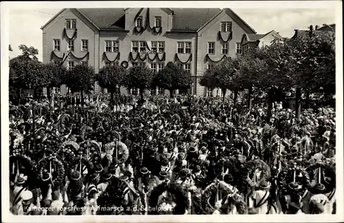 Ak Kamenz Sachsen, Kamenzer Forstfest, Aufmarsch auf dem Schulplatz