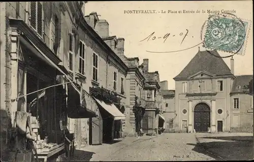 Ak Fontevrault Maine-et-Loire, La Place, Entrée de la Maison Centrale
