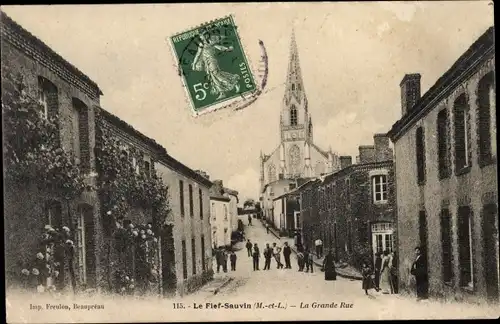 Ak Le Fief Sauvin Maine et Loire, La Grande Rue, Eglise