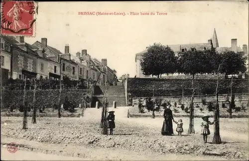 Ak Brissac Maine et Loire, Place basse du Tertre