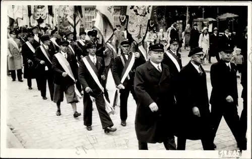 Foto Ak Cuxhaven in Niedersachsen, Festumzug durch den Ort