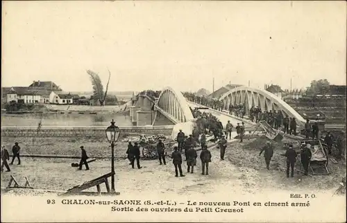 Ak Chalon sur Saône Saône et Loire, nouveau Pont, Sortie des ouvriers du Petit Creusot