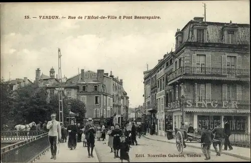 Ak Verdun Meuse, Rue de l'Hotel de Ville, Pont Beaurepaire, Geschäft Singer