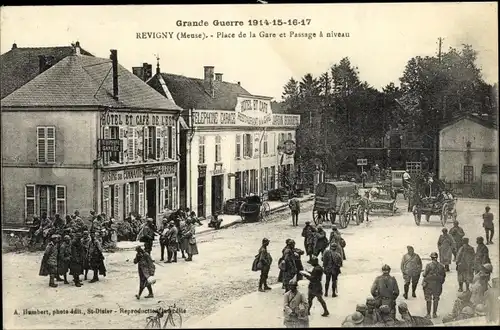 Ak Revigny Meuse, Place de la Gare, Passage a niveau, Hotel et Cafe de l'Est