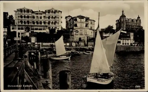 Ak Sassnitz auf Rügen, Boote an der Seebrücke, Hotels