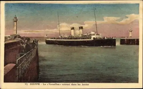 Ak Dieppe Seine Maritime, Le Versailles entrant dans les Jetées, Leuchtturm