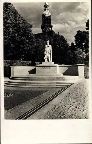 Ak Radeberg Sachsen, Ehrenmal für die im 1. WK 1914/18 gefallenen Helden