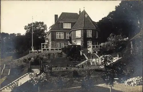 Foto Ak Schleswig an der Schlei, Blick auf eine Villa