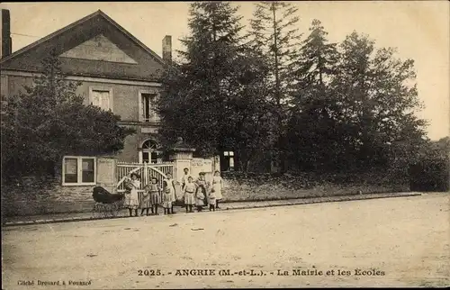 Ak Angrie Maine et Loire, La Mairie et les Ecoles