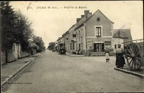 Ak Angrie Maine et Loire, Place de la Mairie