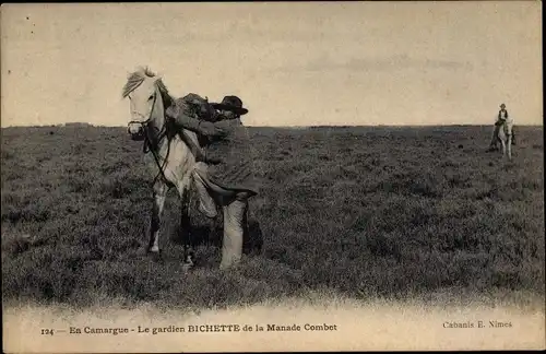 Ak Bouches du Rhône, La gardien Bichette de la Manade Combet, en Camargue