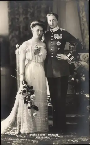 Ak August Wilhelm Prinz von Preußen mit Braut, Alexandra Viktoria von Schleswig Holstein