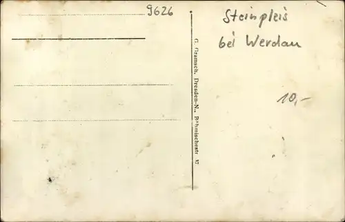 Foto Ak Steinpleis Werdau in Sachsen, Familie vor einem Wohnhaus