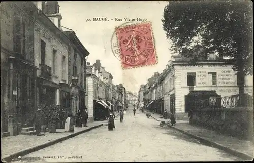 Ak Baugé Maine et Loire,  Rue Victor Hugo