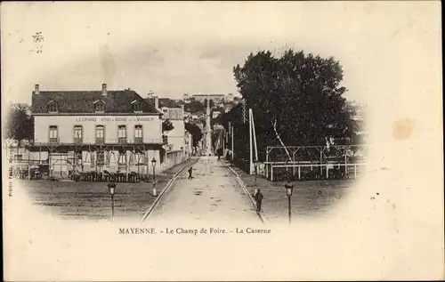 Ak Mayenne Frankreich, Le Champ de Foire, La Caserne