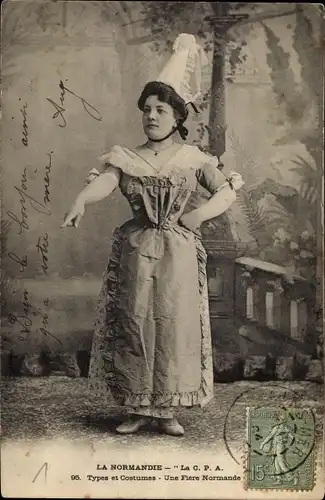 Ak Normandie, Une Fiere Normande, Frau in normannischer Tracht