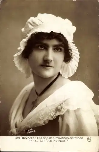 Ak La Normande, Frau in normannischer Tracht
