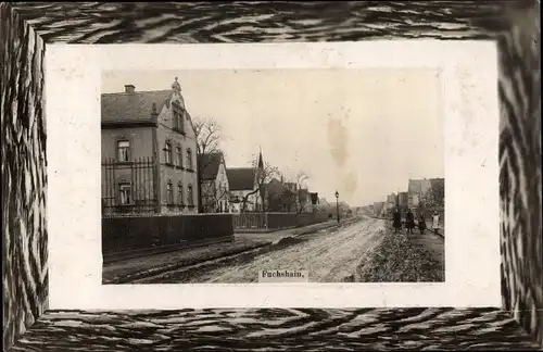 Passepartout Foto Ak Fuchshain Naunhof im Kreis Leipzig, Straßenpartie im Ort