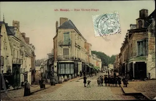 Ak Baugé Maine et Loire, Rue Victor Hugo