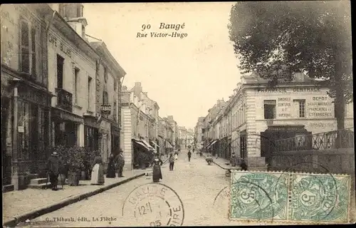 Ak Baugé Maine et Loire, Rue Victor Hugo