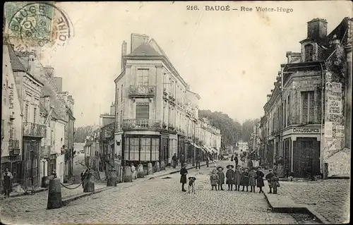 Ak Baugé Maine et Loire, Rue Victor Hugo