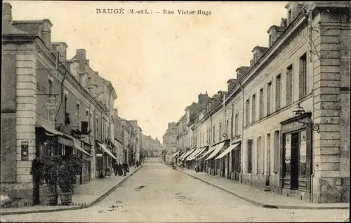 Ak Baugé Maine et Loire, Rue Victor Hugo