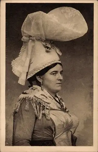 Ak Normandie, Coiffe de Coutances, Frau in normannischer Tracht