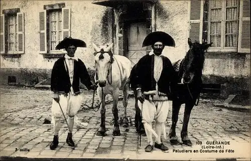 Ak Guérande Loire Atlantique, Paludiers en Costume de Fete