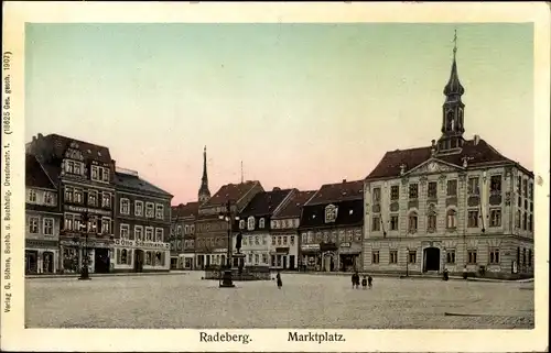 Leuchtfenster Ak Radeberg im Kreis Bautzen Sachsen, Marktplatz, Rathaus