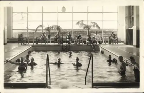 Foto Ak Utersum auf Föhr in Nordfriesland, Badegäste im Schwimmbad