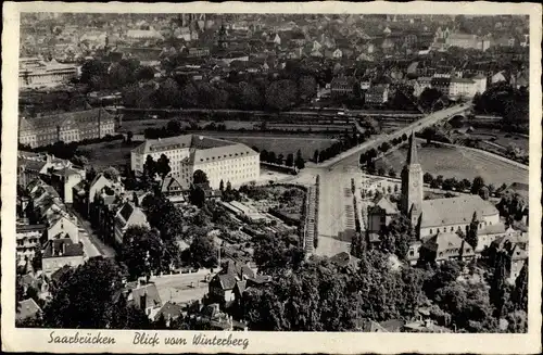 Ak Saarbrücken im Saarland, Kirche u. Stadt vom Winterberg gesehen