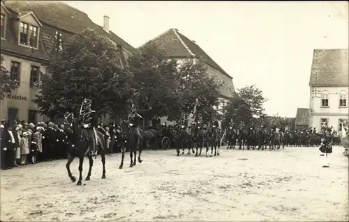 Foto Ak Belgern Schildau in Sachsen, Festumzug im Ort, Reiter