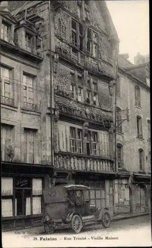 Ak Falaise Calvados, Rue Trinite, Vieille Maison