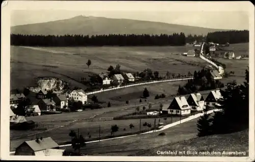 Ak Carlsfeld Eibenstock im Erzgebirge, Totale mit Blick nach dem Auersberg