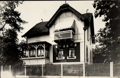 Foto Ak Naunhof bei Leipzig, Blick auf eine Villa