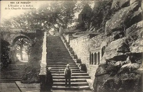 Ak Le Faouët Morbihan, Escalier et Beffroi de la Chapelle Sainte Barbe