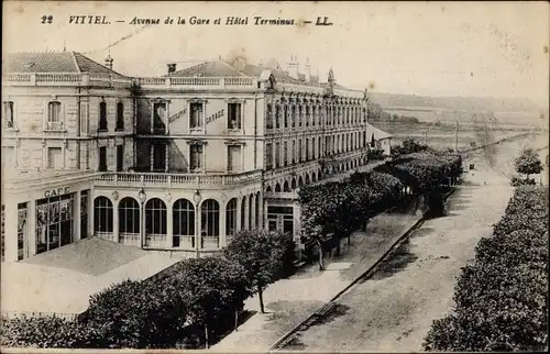 Ak Vittel Lothringen Vosges, Avenue de la Gare et Hotel Terminus