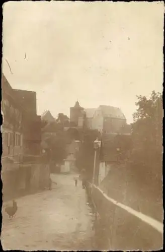 Foto Ak Leisnig, Burg Mildenstein, Straßenpartie im Ort