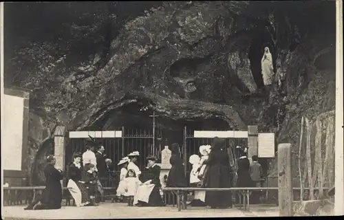 Ak Montreuil sur Maine Maine-et-Loire, La Grotte