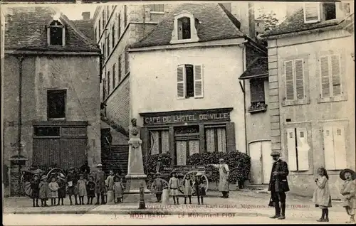 Ak Montbard Cote d'Or, Le Mohument Piot, Cafe de l'Hotel de Ville