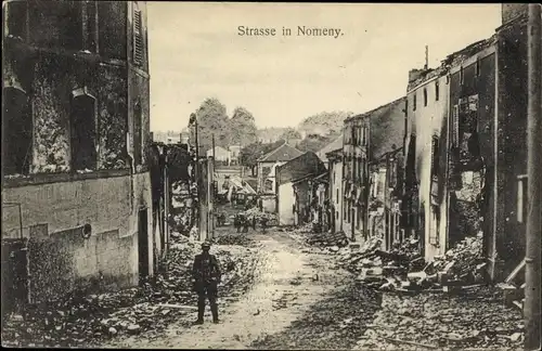 Ak Nomeny Meurthe et Moselle, Straßenpartie, Zerstörtes Gebäude